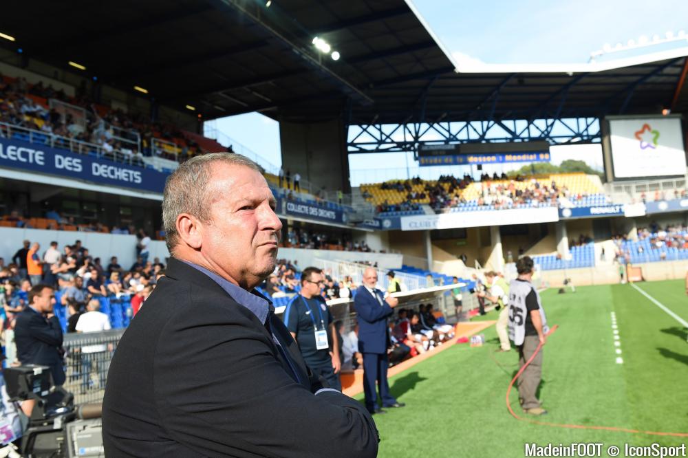 Courbis a des choses à dire à ses joueurs...
