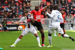 Giovanni Sio (Rennes) s'éloigne du Montpellier HSC.
