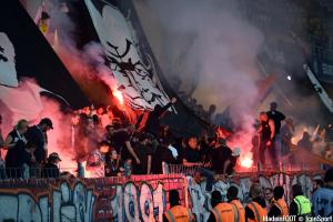 Les supporters du MHSC ont entamé une marche en hommage à Louis Nicollin.