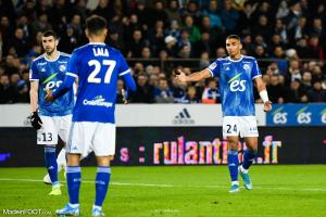 Alexander Djiku, le défenseur central ou milieu de terrain défensif du RC Strasbourg Alsace.