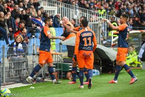 Andy Delort congratulé après un but