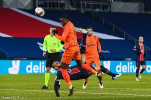 Stephy Mavididi à la réception du ballon