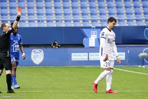 Matheus Thuler, le défenseur central du Montpellier HSC, lors de son expulsion face à l'ESTAC Troyes.
