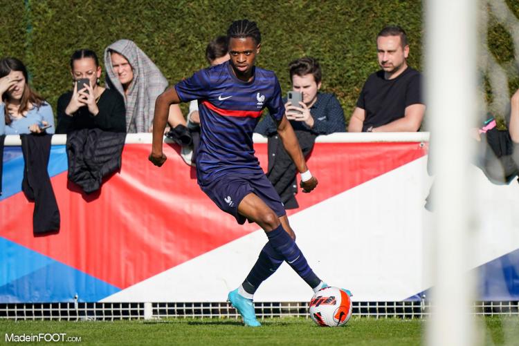 Amical - Elye Wahi entre en jeu, l'équipe de France U20 et l'Angleterre se quittent dos à dos